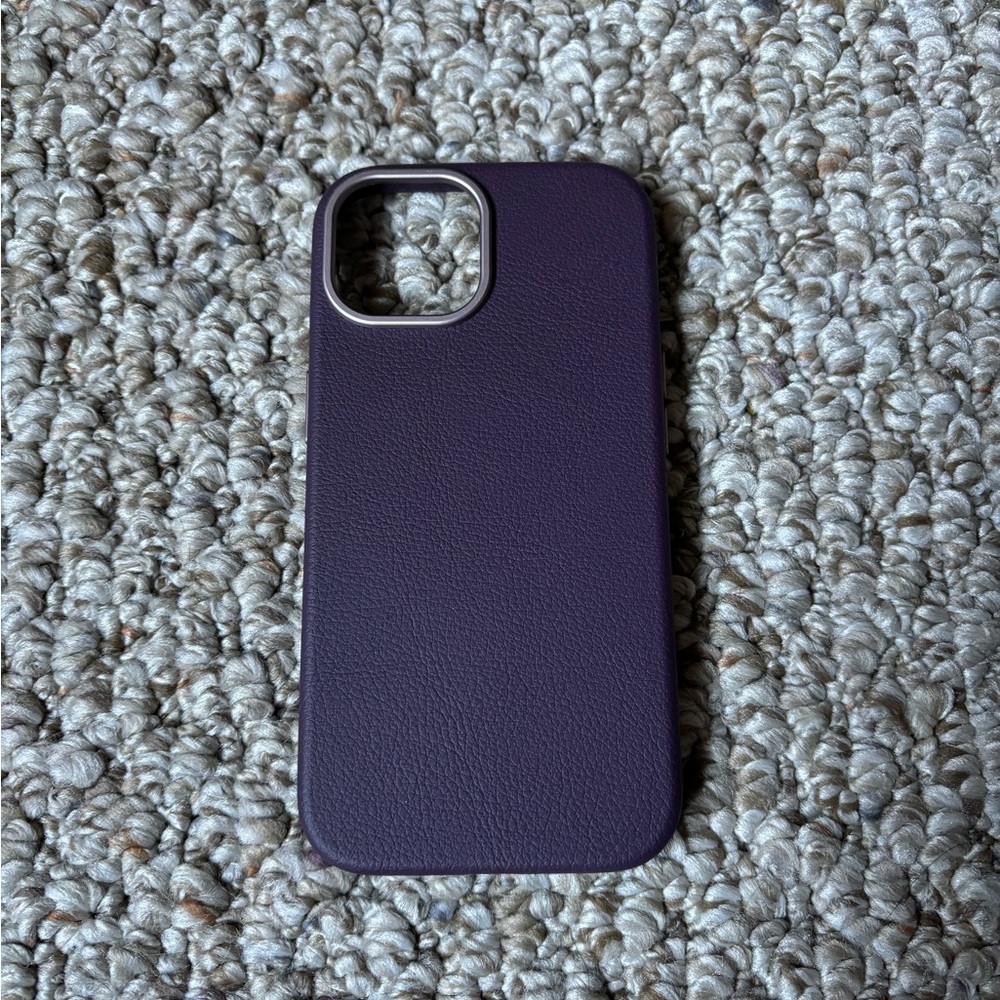 Excellent Condition - Purple Leather OtterBox (iPhone 15)